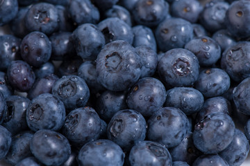  Clean freshly picked blueberries - close up studio shot. ( Ingredients:  Antioxidants , Vitamin C, Antioxidant)