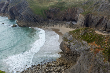 Obraz premium Secret Bay hidden in volcanic cliffs