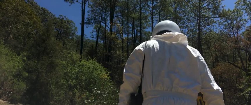 astronauta explorando