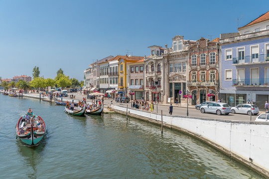Moliceiros sur les canaux de Aveiro