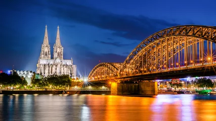 Köln mit Kölner Dom, Hohenzollernbrücke und Rhein bei Nacht © Günter Albers