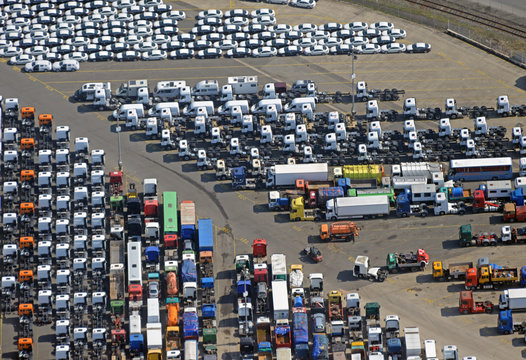 LKW und PKW Verschiffung  Uni Kai Hamburg