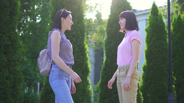 two deaf persons use the sign language outdoor