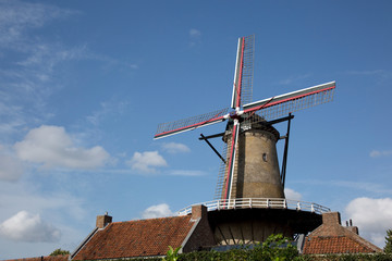 Fototapeta na wymiar Historische Windmühle De Brak