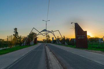 Entrada  al Pueblo al Atardecer - Juan Jose Castelli