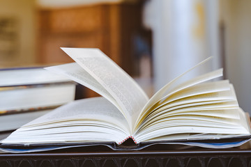 Books in the library are placed on the floor in various angles for convenient use.