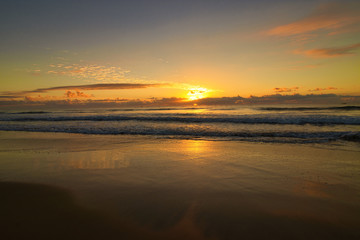 Fototapeta na wymiar golden sunset at the beach in australia 