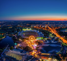 Sonnenuntergang über dem Münchner Olympiapark