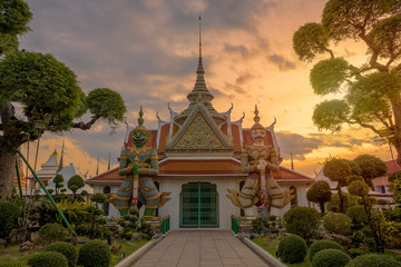 Fototapeta premium Giants front of the church at Wat Arun.