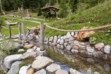 Fototapeta premium Chemin de pieds-nus en montagne