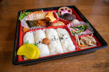 お惣菜の幕の内弁当