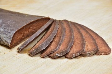 La bottarga è un alimento costituito dall'ovario del pesce, le cui uova vengono salate ed essiccate con procedimenti tradizionali. Viene ricavata dalle uova del tonno. Tipico alimento della Sicilia