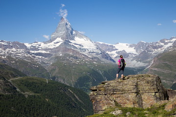 Matterhorn mit Wanderer - 284271154