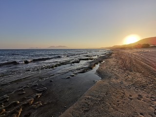 Meer, Beach, Strand, Sand, Wasser, Sonne, Himmel, Horizont, Urlaub, Stein ins Wasser