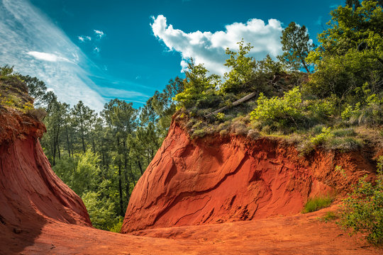 The ochre rocks of Colorado Proven&ccedil;al