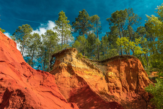 The ochre rocks of Colorado Proven&ccedil;al