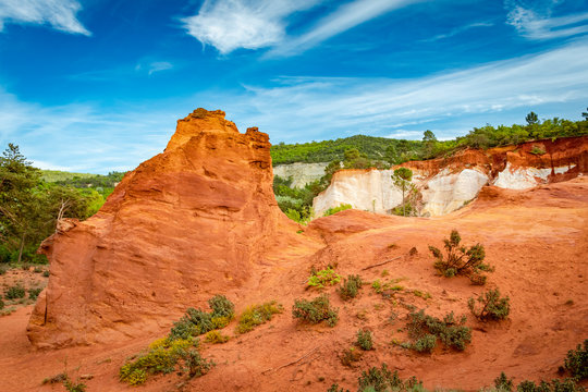 The ochre rocks of Colorado Proven&ccedil;al