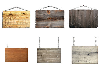 Set mit hängenden Holzschilder an Ketten