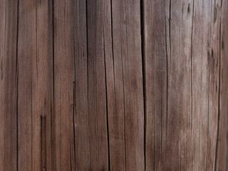 Naklejka premium Brown scratched wooden cutting board. Wood texture