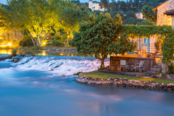 Die Tortellini-Stadt Borghetto am Gardasee am Abend