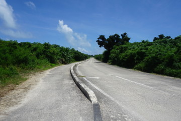 どこまでも続く道