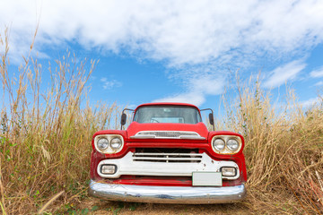 Obraz na płótnie Canvas Red vintage car with blue sky