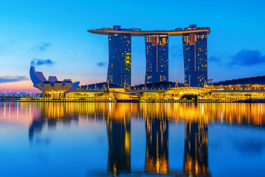  Marina Bay Sands at night the largest hotel in Asia.