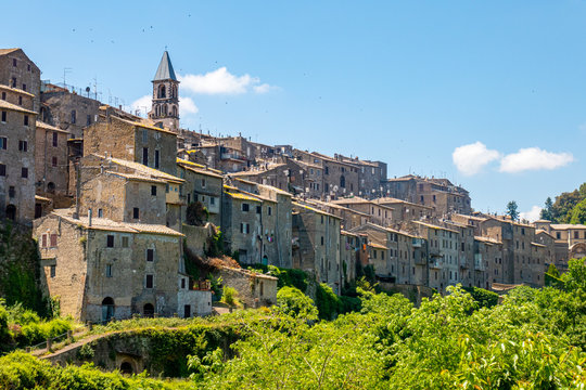 Il borgo di Grotte di Castro, Provincia di Viterbo, Lazio, Italia