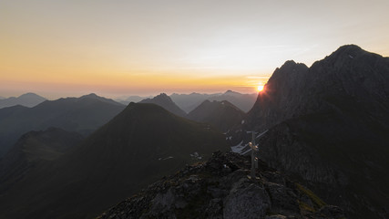 Obraz premium Sonnenaufgang Lechtaler Alpen