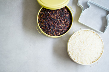 Different types of Thai riceberry and white rice.