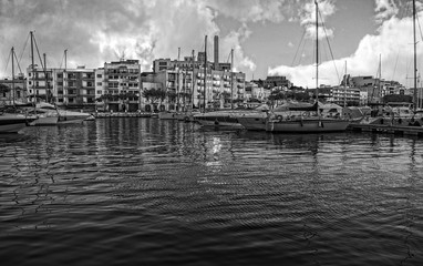 Fototapeta premium Boats docked in a harbor in Malta