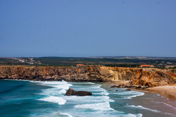 Obraz premium Portuguese coast, cliff into the Atlantic Ocean. Taken in Sagres