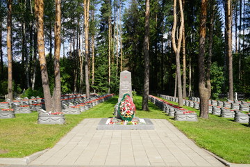 Sowjetische Kriegsgräber auf dem Friedhof von Pessotschni bei Sankt Petersburg