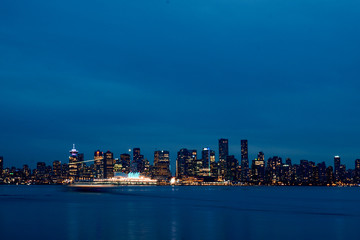 Fototapeta premium Vancouver by night