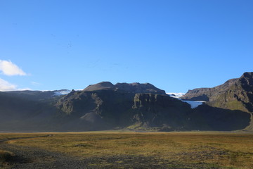landscape with mountains and clouds 아이슬란드 길