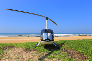 Helicopter on the beach - obrazy, fototapety, plakaty