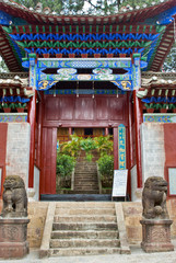 Fototapeta premium Asia, China, Yunnan Province, Mojiang. Two lion sculptures at the Confucious temple entry gate.