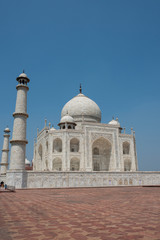 Fototapeta na wymiar India, Agra, Taj Mahal. Famous landmark memorial to Queen Mumtaz Mahal, circa 1632. UNESCO World Heritage Site.