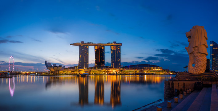  Marina Bay Sands at night the largest hotel in Asia.
