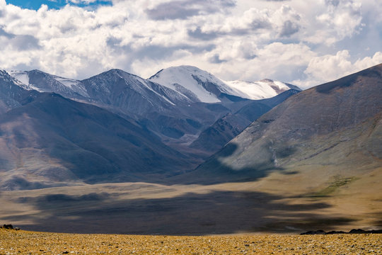 Mongolia, Khovd Province, Altan Hokhii, mountains, high desert valley, landscape and terrain.
