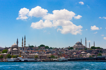 Fototapeta premium Yeni Cami (New Mosque) and other buildings along the waterfront. Golden Horn, Istanbul, Turkey.
