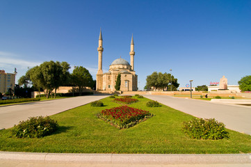 Fototapeta na wymiar Sahidler Xiyabani Mosque, Baku, Azerbaijan