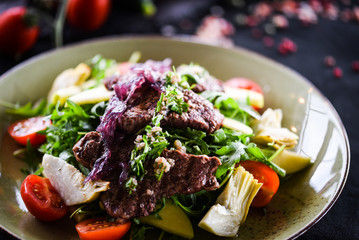 grilled beef salad with caramelized onion and fresh vegetables