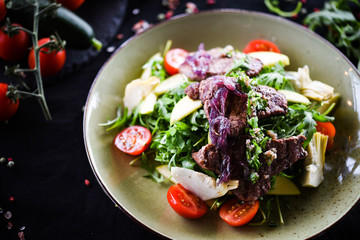 grilled beef salad with caramelized onion and fresh vegetables