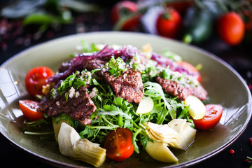 grilled beef salad with caramelized onion and fresh vegetables