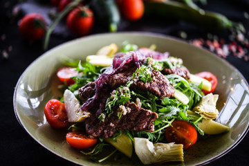 grilled beef salad with caramelized onion and fresh vegetables