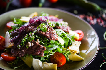 grilled beef salad with caramelized onion and fresh vegetables
