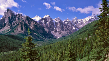 Fototapeta na wymiar Canada, Alberta, Banff NP. The Valley of the Ten Peaks offers a panorama of majestic mountains at Banff NP, a World Heritage Site, Alberta, Canada.