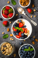 Greek yogurt granola with fresh berries .