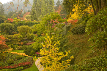 Obraz premium The Sunken Garden, Autumn Colors, Butchart Gardens, National Historic Site of Canada, Victoria, British Columbia, Canada 